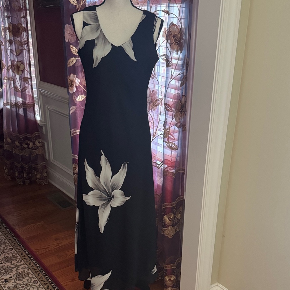 Jessica Howard Black Maxi Dress with White Floral Design